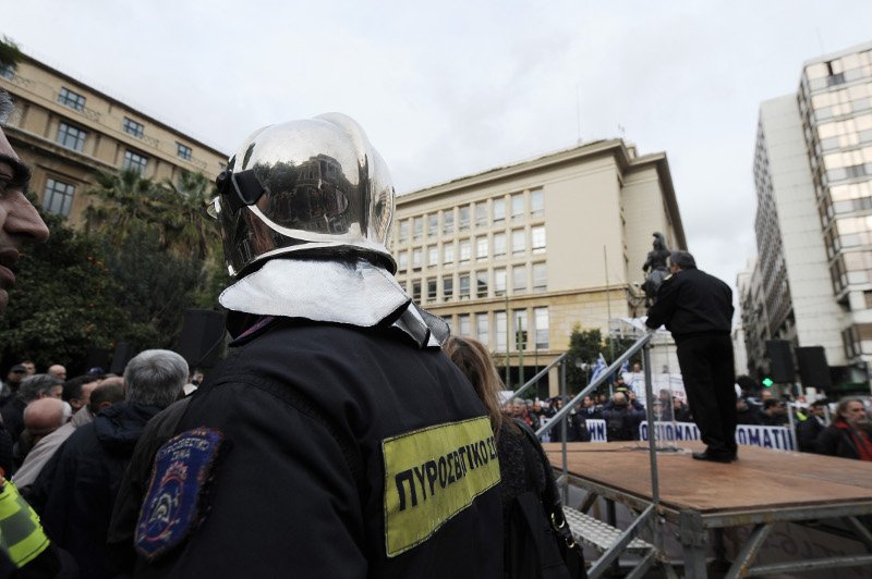 Γέμισε ένστολους η Αθήνα -«Σώζουμε ζωές, μην πνίγετε τις δικές μας» [εικόνες] | iefimerida.gr 2