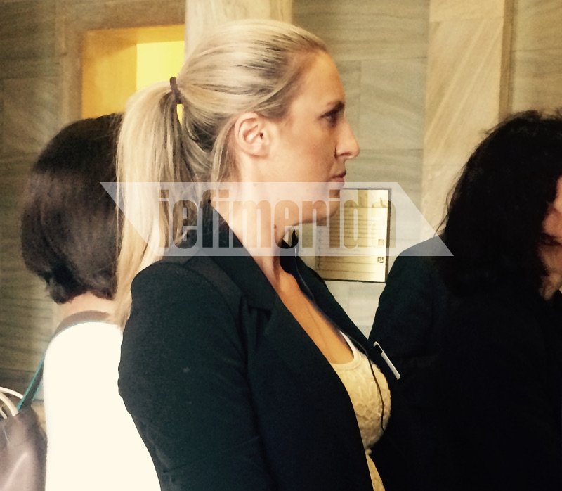 Ευρυδίκη Σ.: Αυτή είναι η ξανθιά πανύψηλη αστυνομικός που θα γίνει η σκιά του Ολάντ στην Αθήνα [εικόνες] | iefimerida.gr 0