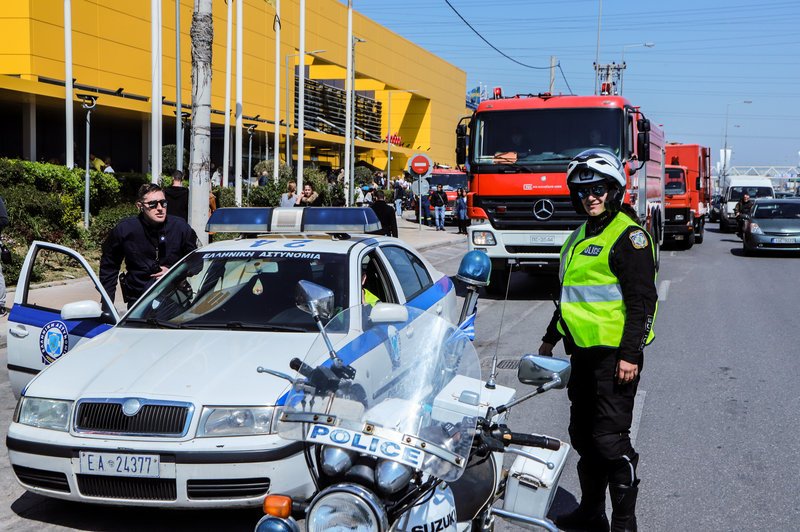 Στο εμπορικό κέντρο έσπευσε και η αστυνομία
