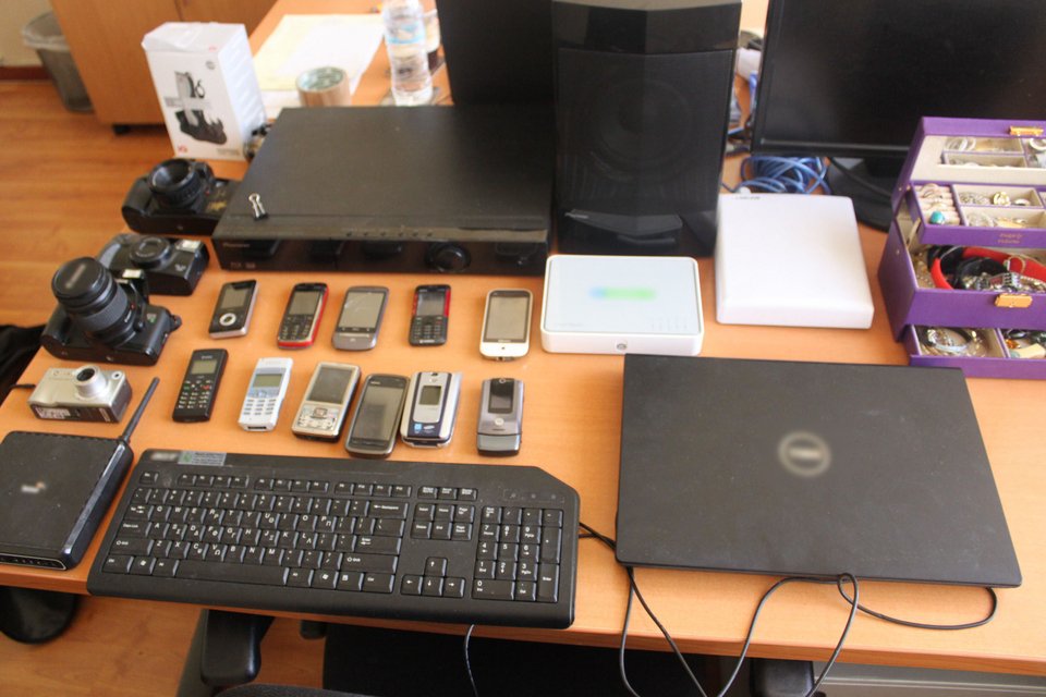 Εξαρθρώθηκαν τρία μεγάλα κυκλώματα -Ζευγάρι παρίστανε τους εφοριακούς, σπείρα έκλεβε αυτοκίνητα [εικόνες] | iefimerida.gr 0