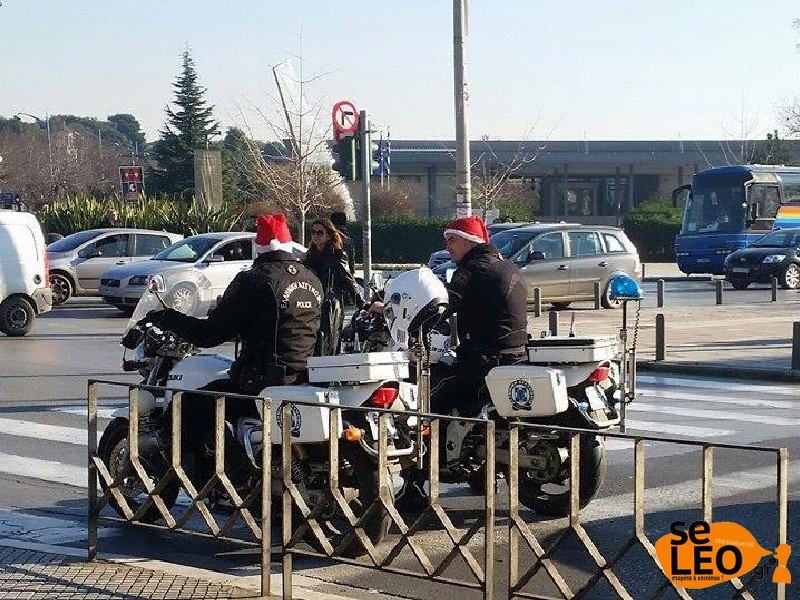 Απίστευτο: Αστυνομικοί στη Θεσσαλονίκη περιπολούσαν ντυμένοι Αγιοβασίληδες [εικόνες]  | iefimerida.gr 1