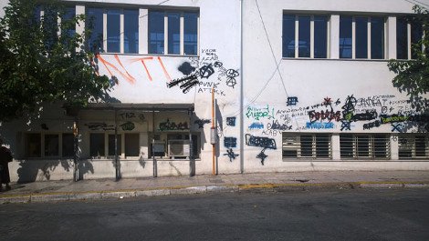 Οι Atenistas ξαναχτυπούν -Ανακαινίζουν, χρωματίζουν και βάζουν πρωτότυπα παγκάκια σε στάσεις λεωφορείων [εικόνες] | iefimerida.gr 12