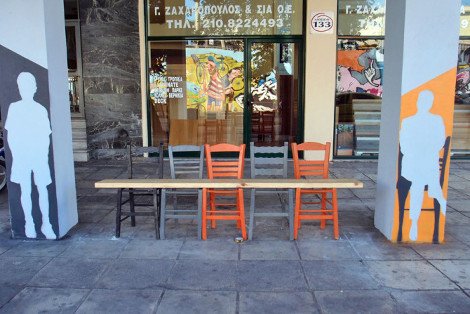 Οι Atenistas ξαναχτυπούν -Ανακαινίζουν, χρωματίζουν και βάζουν πρωτότυπα παγκάκια σε στάσεις λεωφορείων [εικόνες] | iefimerida.gr 15