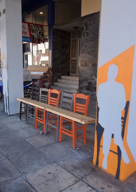 Οι Atenistas ξαναχτυπούν -Ανακαινίζουν, χρωματίζουν και βάζουν πρωτότυπα παγκάκια σε στάσεις λεωφορείων [εικόνες] | iefimerida.gr 16