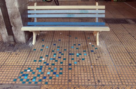 Οι Atenistas ξαναχτυπούν -Ανακαινίζουν, χρωματίζουν και βάζουν πρωτότυπα παγκάκια σε στάσεις λεωφορείων [εικόνες] | iefimerida.gr 2