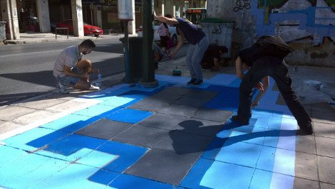 Οι Atenistas ξαναχτυπούν -Ανακαινίζουν, χρωματίζουν και βάζουν πρωτότυπα παγκάκια σε στάσεις λεωφορείων [εικόνες] | iefimerida.gr 9