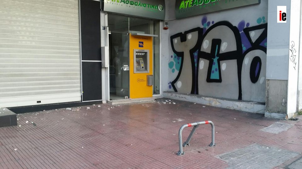 Βομβαρδισμένο τοπίο η Αθήνα - Η επόμενη μέρα των επεισοδίων [εικόνες] | iefimerida.gr 2