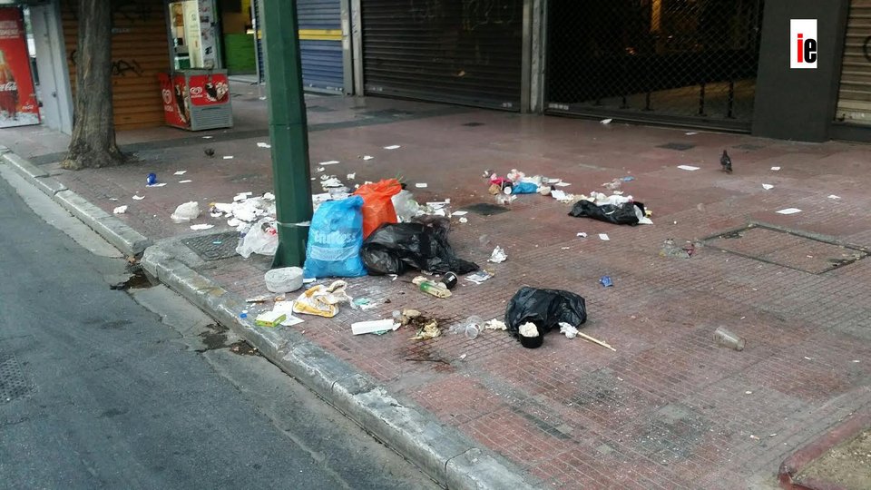 Βομβαρδισμένο τοπίο η Αθήνα - Η επόμενη μέρα των επεισοδίων [εικόνες] | iefimerida.gr 4