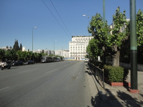 Ημέρα Μαγιού με άδειους δρόμους και κλειστά μαγαζιά, χωρίς πρωινό ξύπνημα και αγωνιστικό χρώμα [εικόνες] | iefimerida.gr 5