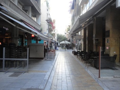 Ημέρα Μαγιού με άδειους δρόμους και κλειστά μαγαζιά, χωρίς πρωινό ξύπνημα και αγωνιστικό χρώμα [εικόνες] | iefimerida.gr 8