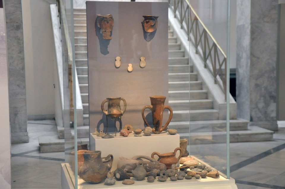 Ευρήματα του Ερρίκου Σλήμαν από την Τροία στο Εθνικό Αρχαιολογικό Μουσείο: Αγγεία & ειδώλια [εικόνες]  | iefimerida.gr 1