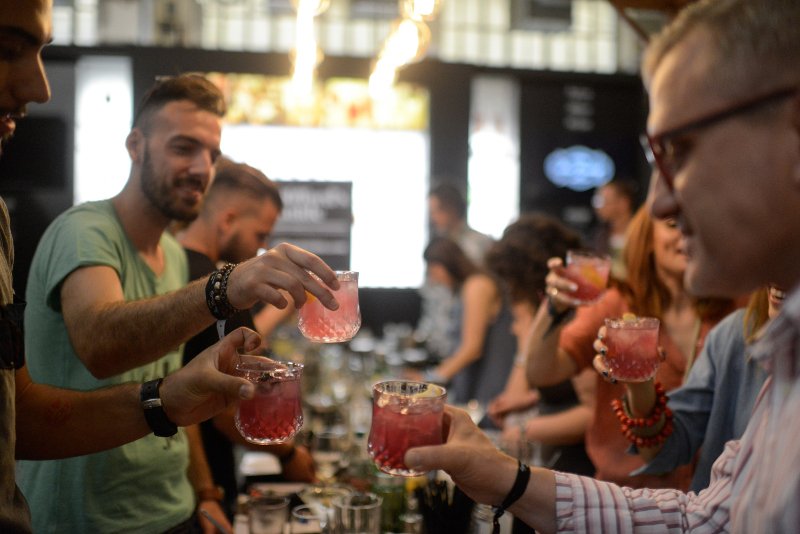 Athens Fine Drinking by World Class: Τι είναι αυτή η γιορτή όπου 32 μπαρ της Αθήνας γίνονται... ένα | iefimerida.gr 2