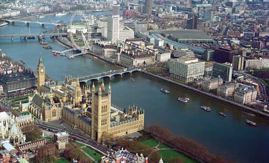 Πώς θα ήταν η Αθήνα αν είχε χτιστεί στις όχθες του Κηφισού [εικόνες] | iefimerida.gr 0