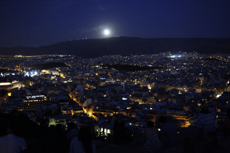 Εντυπωσιακές φωτογραφίες από την χθεσινή πανσέληνο σε Αθήνα, Σούνιο και Ναύπλιο [εικόνες] | iefimerida.gr 1