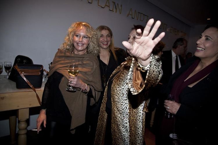 Liberation: «Υπάρχει και η πλούσια Αθήνα -Το Κολωνάκι, το Salon de Bricolage, οι ξανθές και οι κύριοι με τα πούρα» [εικόνες] | iefimerida.gr 1