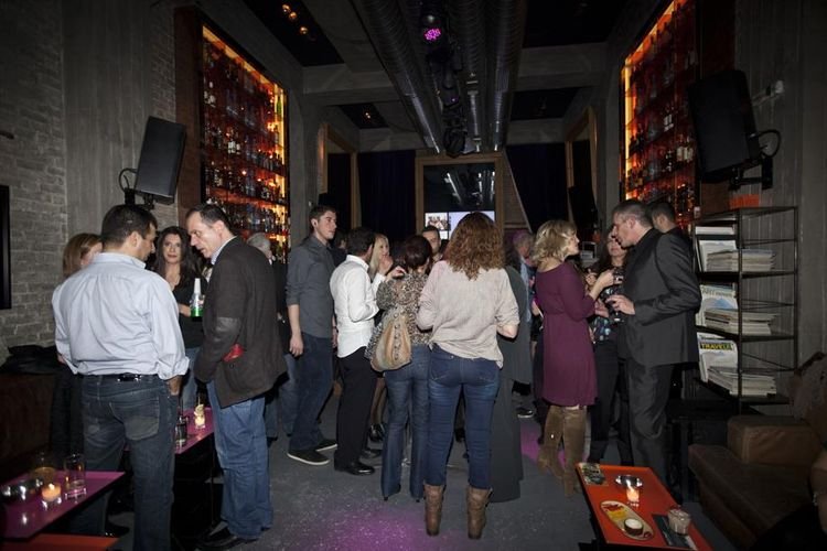 Liberation: «Υπάρχει και η πλούσια Αθήνα -Το Κολωνάκι, το Salon de Bricolage, οι ξανθές και οι κύριοι με τα πούρα» [εικόνες] | iefimerida.gr 2