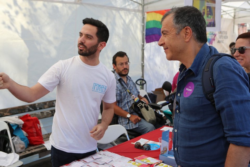 Ο Σταύρος Θεοδωράκης πήγε στη διαδήλωση των ομοφυλοφίλων -«Είναι δικαίωμα όλων ο αυτοπροσδιορισμός» | iefimerida.gr 5