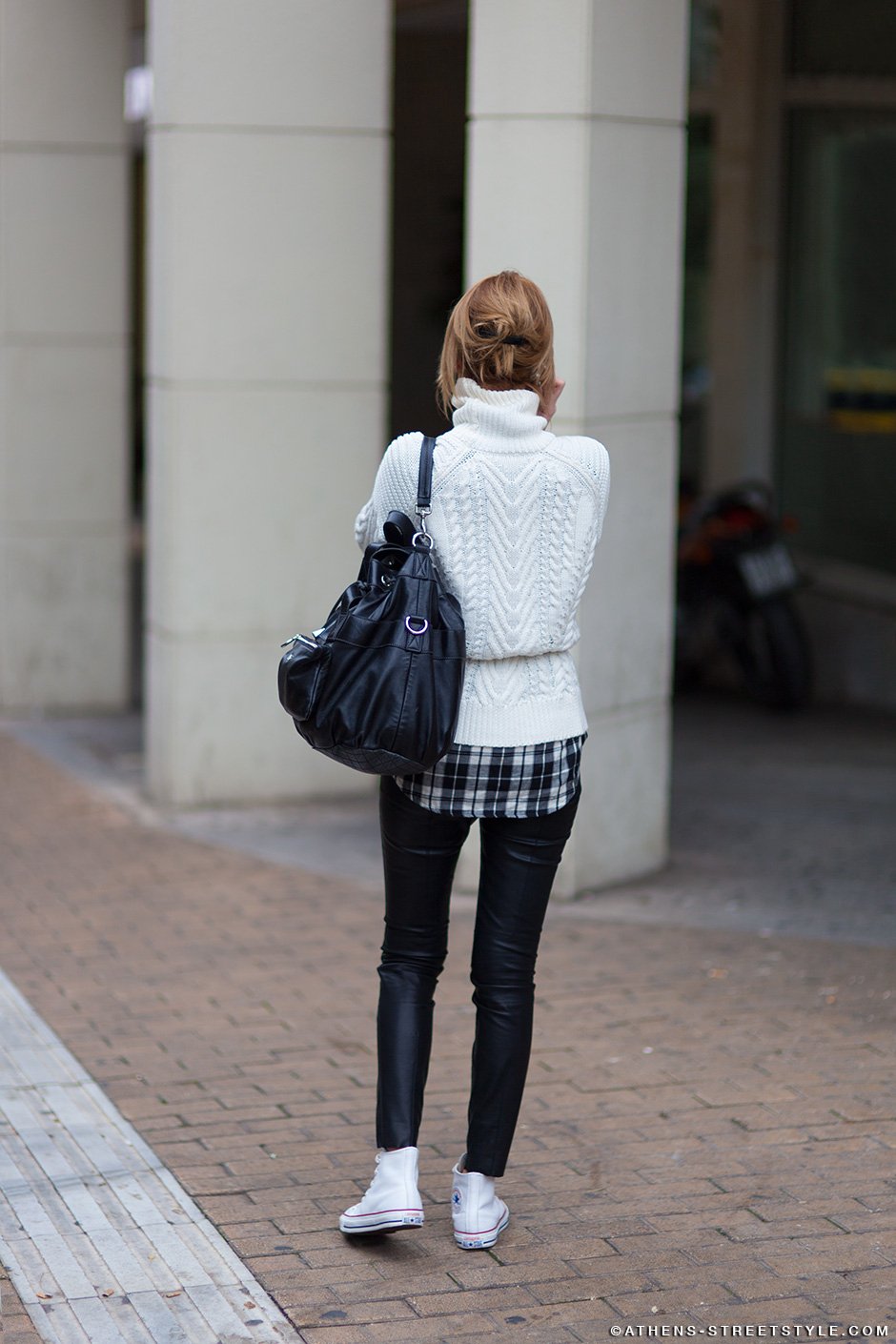 Streetstyle: Πώς ξαφνικά οι δρόμοι της Αθήνας έχουν περισσότερο ενδιαφέρον από τις πασαρέλες [εικονες]  | iefimerida.gr 1