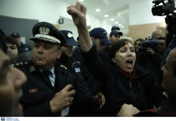 Ενταση για τους πλειστηριασμούς και στη Θεσσαλονίκη -Συμπλοκή με ΜΑΤ [εικόνες & βίντεο] | iefimerida.gr 4