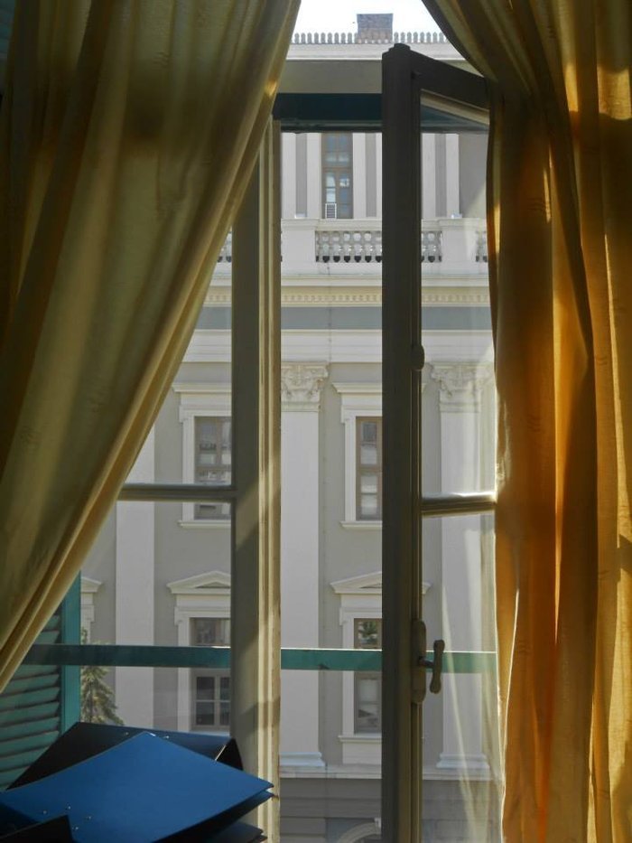 Η θέα απ΄το μπαλκόνι μου βολτάρει στο facebook και μπαίνει σε έκθεση στο Παρίσι [εικόνες] | iefimerida.gr 1