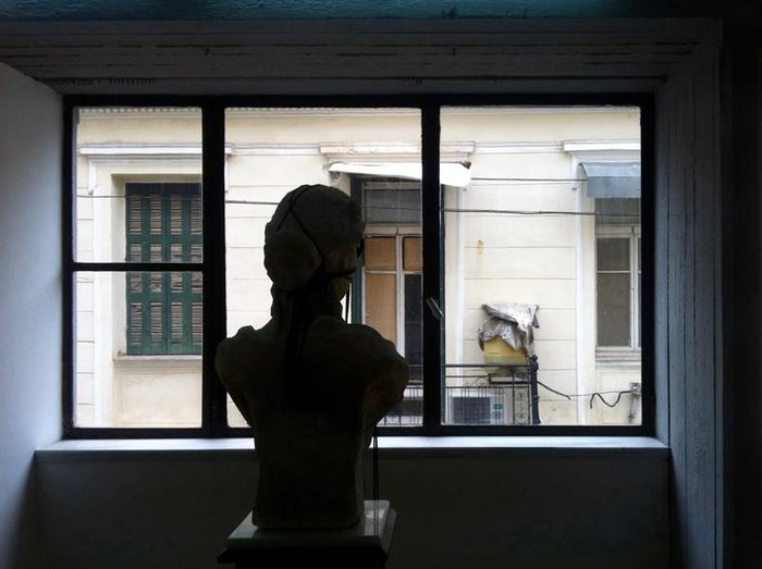 Η θέα απ΄το μπαλκόνι μου βολτάρει στο facebook και μπαίνει σε έκθεση στο Παρίσι [εικόνες] | iefimerida.gr 0