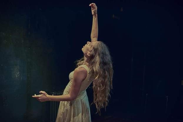 Το Επί Κολωνώ μας συστήνει την ηρωίδα της Καισαριανής «Αθηνά Χατζηεσμέρ» [εικόνες & βίντεο] | iefimerida.gr 1