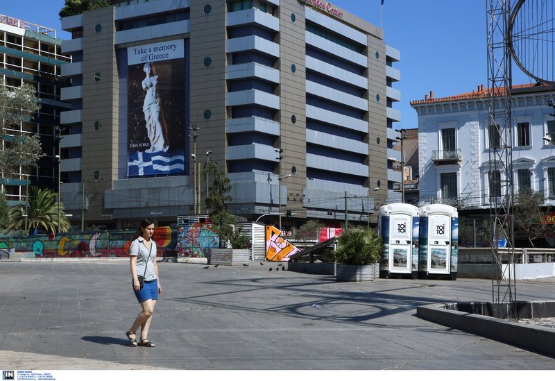 Αδειοι δρόμοι και πεζοδρόμια