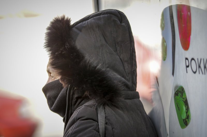 «Πάγωσαν» οι Αθηναίοι -Με σκούφους, καπέλα και μπουφάν βγήκαν σήμερα το πρωί [εικόνες] | iefimerida.gr 3