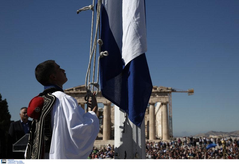 Η Αθήνα γιορτάζει τα 73 χρόνια από την απελευθέρωσή της -Γέμισε τσολιάδες η Ακρόπολη, έγινε έπαρση σημαίας [εικόνες] | iefimerida.gr 11