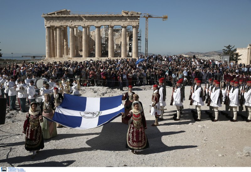 Η Αθήνα γιορτάζει τα 73 χρόνια από την απελευθέρωσή της -Γέμισε τσολιάδες η Ακρόπολη, έγινε έπαρση σημαίας [εικόνες] | iefimerida.gr 12