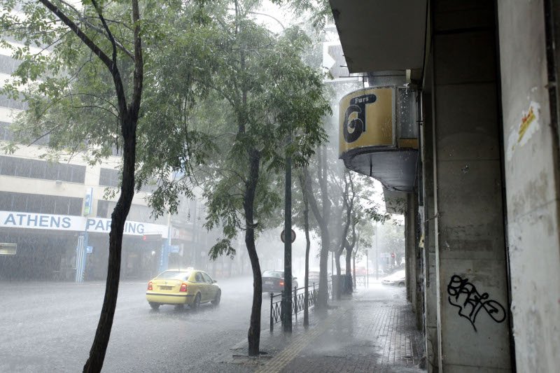 Προβλήματα και στην Αττική από την κακοκαιρία: Πάνω από 100 κλήσεις στην πυροσβεστική [εικόνες] | iefimerida.gr 1