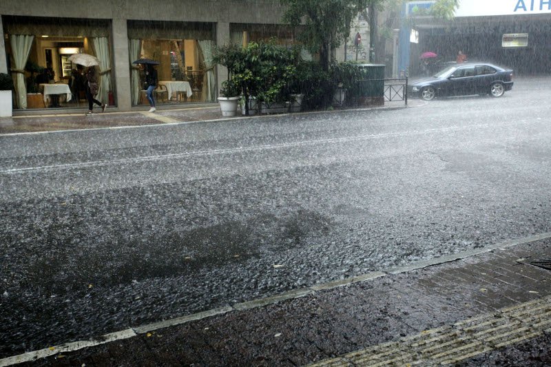 Προβλήματα και στην Αττική από την κακοκαιρία: Πάνω από 100 κλήσεις στην πυροσβεστική [εικόνες] | iefimerida.gr 0