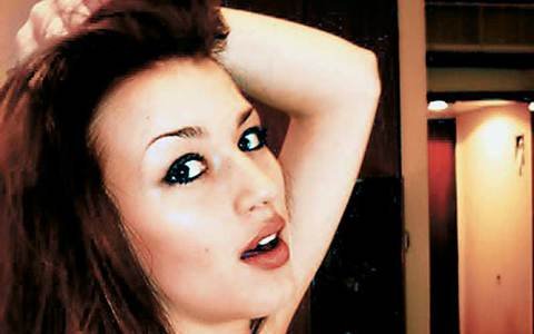 Ποιά είναι πραγματικά η καλλονή αστυνομικίνα που φυλάει τον Ακη Τσοχατζόπουλο [εικόνες] | iefimerida.gr 0