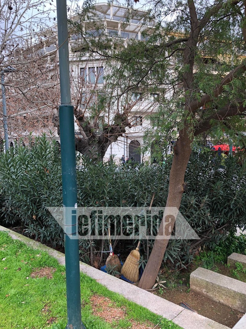 Δύο εικόνες από την Ελλάδα του 2019, στο κέντρο της Αθήνας [εικόνες] | iefimerida.gr 2