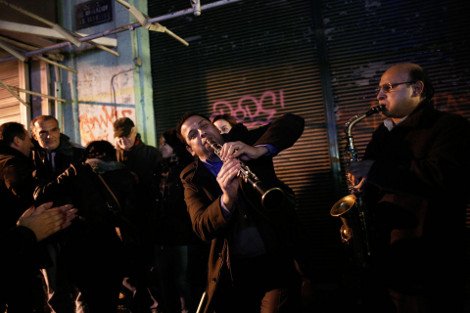 Με λαμπρότητα και πυροτεχνήματα υποδέχθηκαν Αθήνα και Θεσσαλονίκη το 2014 [εικόνες] | iefimerida.gr 5