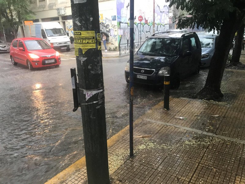 Σφοδρή νεροποντή σε Αθήνα-Πειραιά -Ανοιξαν οι ουρανοί, ποτάμια οι δρόμοι [βίντεο] | iefimerida.gr 1
