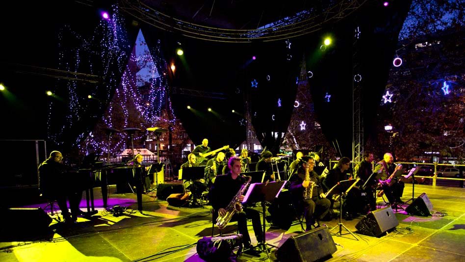 Η Αθήνα γιορτάζει: 240 εκδηλώσεις για τα Χριστούγεννα, αλλαγή χρονιάς με Πλιάτσικα και Καπουτζίδη  | iefimerida.gr 0