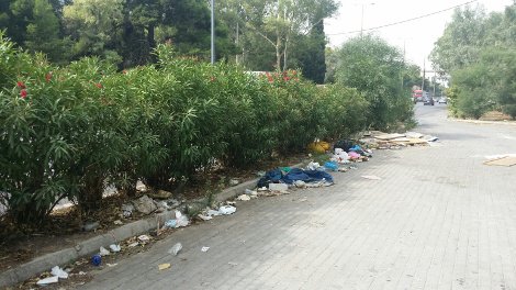 Ο χώρος προσωρινής στάθμευσης της Λ.Αθηνών στο Χαϊδάρι που μετατράπηκε σε απέραντο σκουπιδότοπο [εικόνες] | iefimerida.gr 0