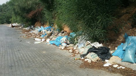 Ο χώρος προσωρινής στάθμευσης της Λ.Αθηνών στο Χαϊδάρι που μετατράπηκε σε απέραντο σκουπιδότοπο [εικόνες] | iefimerida.gr 2