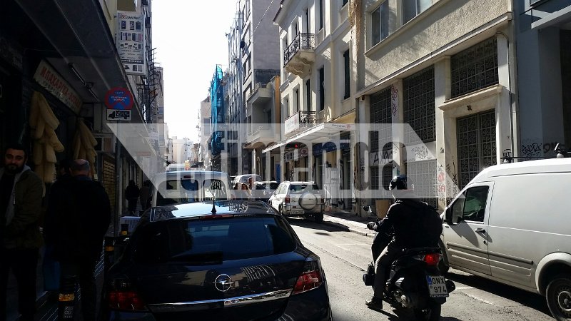 Ληστεία με πυροβολισμούς μπροστά σε ανταλλακτήριο συναλλάγματος στη Σωκράτους | iefimerida.gr 1