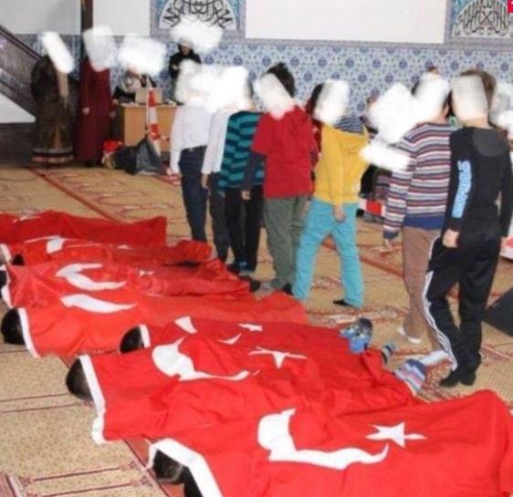 Τουρκικό εθνικιστικό σόου στην Αυστρία με παιδιά-«στρατιώτες» του Ερντογάν [βίντεο] | iefimerida.gr 2