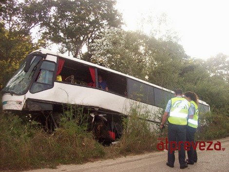 Σοβαρό τροχαίο με λεωφορείο των ΚΤΕΛ: Ενας νεκρός και 10 τραυματίες μετά από σύγκρουση με Ι.Χ. [εικόνες & βίντεο] | iefimerida.gr 0