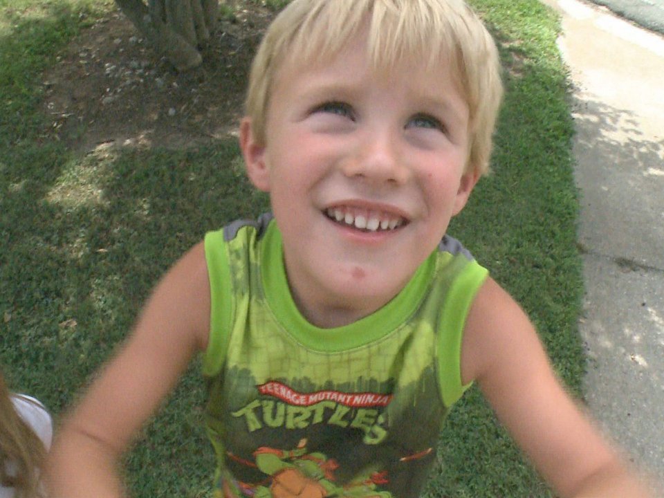 Αδιανόητο: Πέταξαν έξω από εστιατόριο 4χρονο αγοράκι επειδή φορούσε αμάνικο μπλουζάκι! [εικόνες] | iefimerida.gr 3