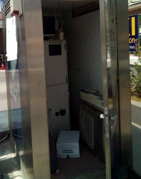 Απίστευτη ολιγωρία: Αφησαν ορθάνοιχτο το χρηματοκιβώτιο ΑΤΜ για ώρες! [εικόνες] | iefimerida.gr 0