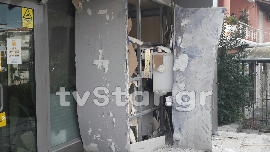 Ανατίναξαν ATM στα Καμένα Βούρλα -Καταστράφηκαν χαρτονομίσματα 45.000 ευρώ [εικόνες] | iefimerida.gr 1