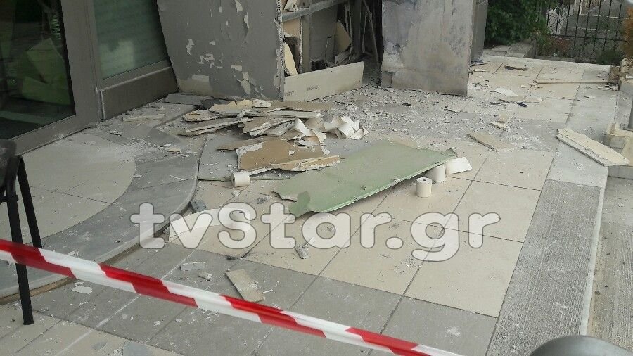 Ανατίναξαν ATM στα Καμένα Βούρλα -Καταστράφηκαν χαρτονομίσματα 45.000 ευρώ [εικόνες] | iefimerida.gr 2