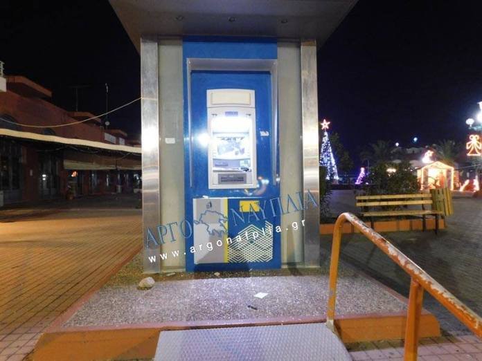 Αργολίδα: Αλλοδαπός σε αμόκ έβριζε την Ελλάδα και έσπαγε ΑΤΜ [βίντεο] | iefimerida.gr 0