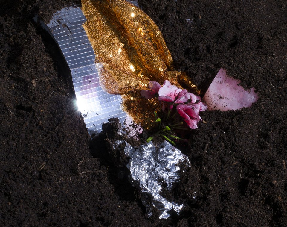 Σε αυτή την ανασκαφή βρίσκουμε μόνο κιτς αντικείμενα [εικόνες]  | iefimerida.gr 0