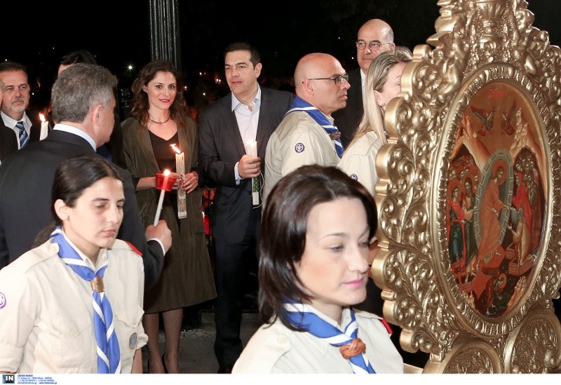 Το Πάσχα του Τσίπρα στην Κέρκυρα: Χαλαρές στιγμές με τους γιους του στην ακρογιαλιά [εικόνες] | iefimerida.gr 4