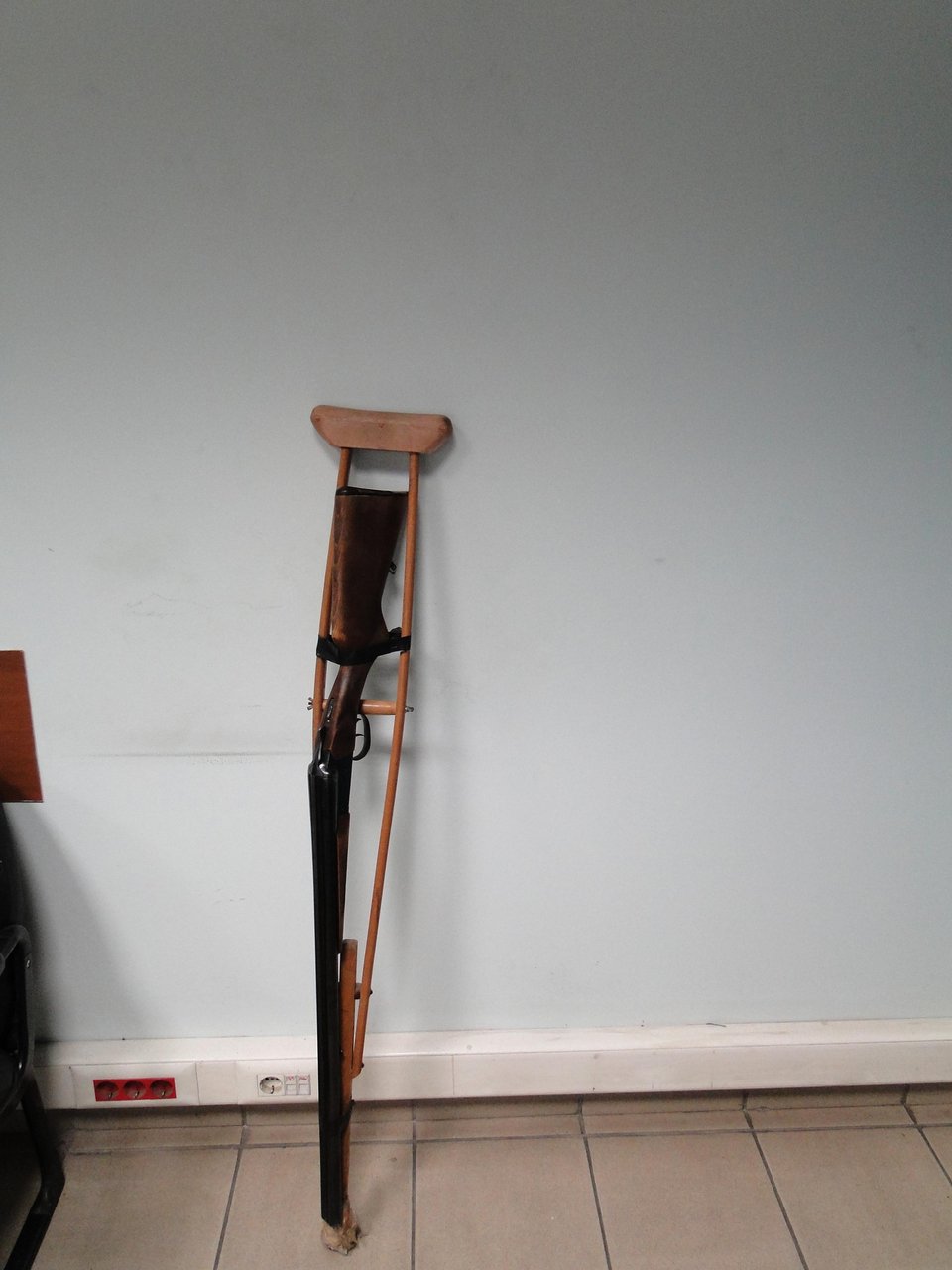 Απίστευτη ληστεία σε τράπεζα στη Θεσσαλονίκη: Είχε κρύψει την καραμπίνα σε πατερίτσα [εικόνες] | iefimerida.gr 1